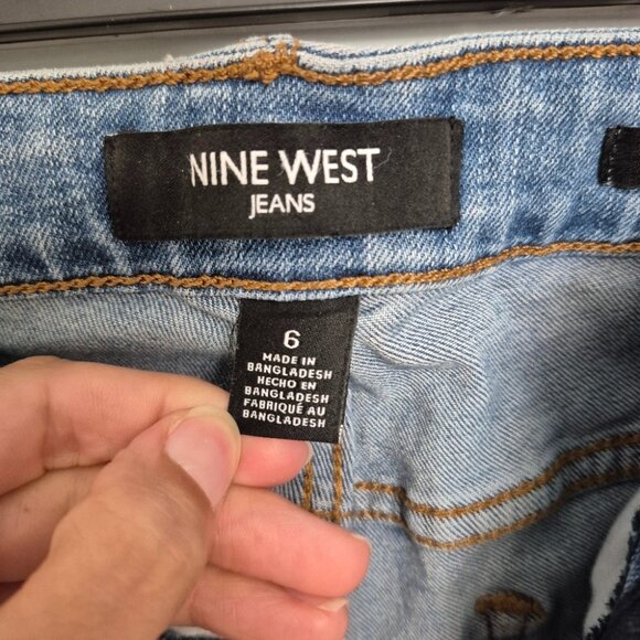 Nine West Chrystie Capri Jeans Women’s Size 6 Medium Wash Denim Zipper Fly Slim - Picture 4 of 6